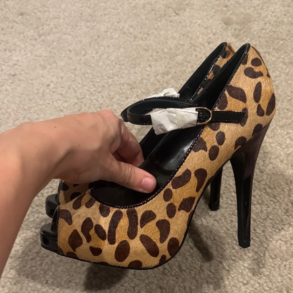 Steve Madden Labeda Animal Print Peep Toe Heels - Picture 3 of 7